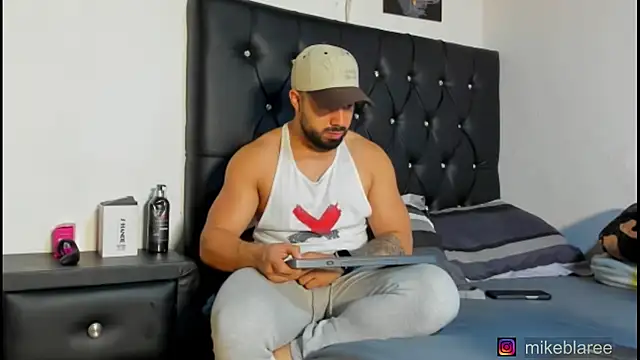 Snapshot of mikeblaree chatting on February 17, 2026, 9:12 pm mikeblaree online show from February 17, 2026, 9:12 pm