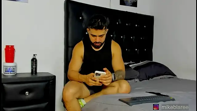 Snapshot of mikeblaree chatting on March 22, 2026, 5:36 pm mikeblaree online show from March 22, 2026, 5:36 pm