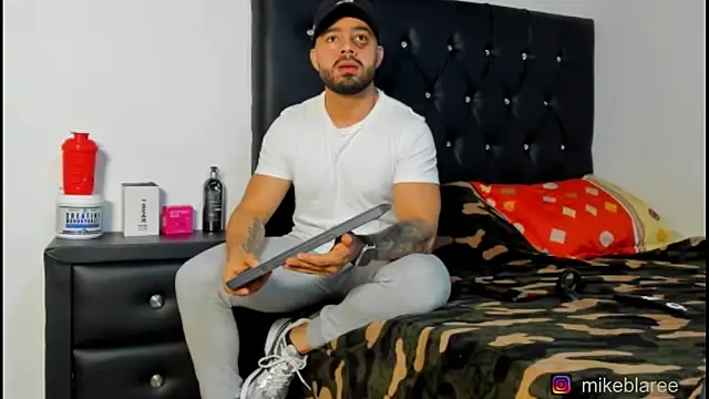 Snapshot of mikeblaree chatting on March 13, 2026, 4:34 pm mikeblaree online show from March 13, 2026, 4:34 pm