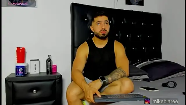 Snapshot of mikeblaree chatting on March 21, 2026, 7:18 pm mikeblaree online show from March 21, 2026, 7:18 pm