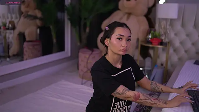 SashaFerrera online show from October 26, 2025, 5:24 pm