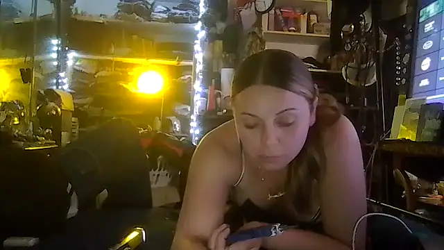 Snapshot of ShysluutGia chatting on March 5, 2026, 1:51 pm ShysluutGia online show from March 5, 2026, 1:51 pm