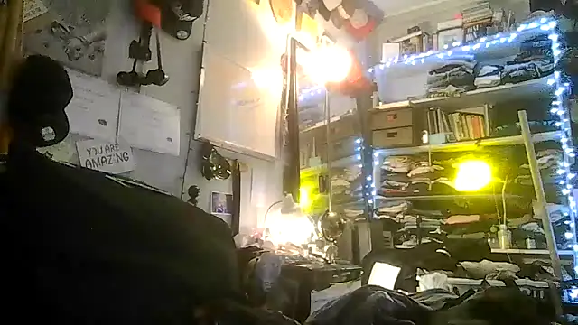 Snapshot of ShysluutGia chatting on March 9, 2026, 7:01 am ShysluutGia online show from March 9, 2026, 7:01 am