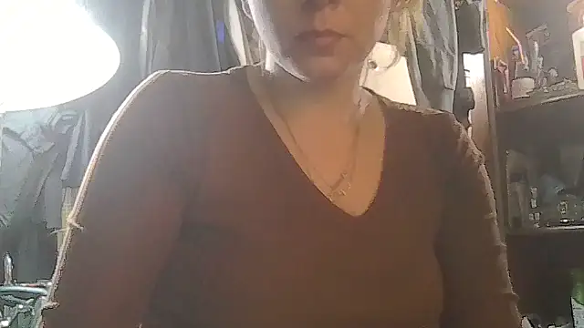 Snapshot of ShysluutGia chatting on March 8, 2026, 4:16 am ShysluutGia online show from March 8, 2026, 4:16 am