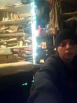 Snapshot of ShysluutGia chatting on February 24, 2026, 9:43 am ShysluutGia online show from February 24, 2026, 9:43 am