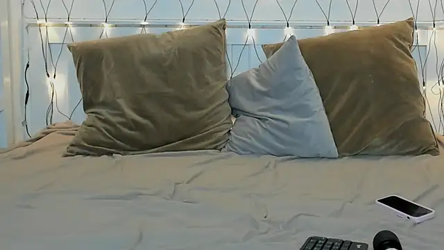 EmilyEclair online show from February 24, 2025, 5:09 pm