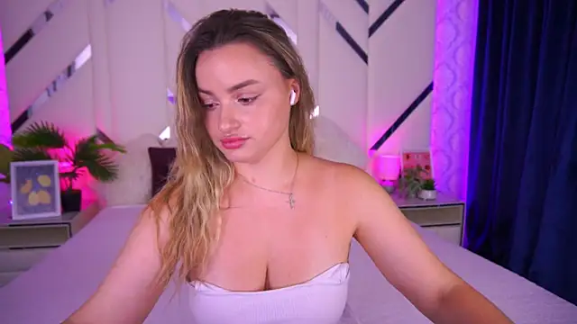 LindsieGreyy online show from September 23, 2025, 5:58 am