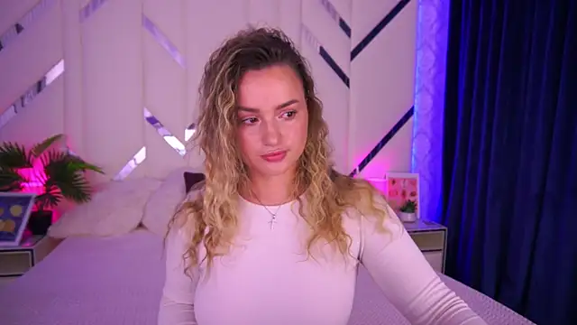 LindsieGreyy online show from October 15, 2025, 7:16 am