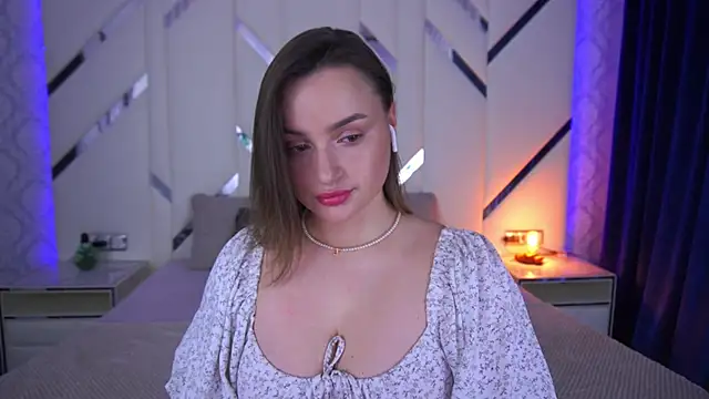 LindsieGreyy online show from March 6, 2025, 7:25 am