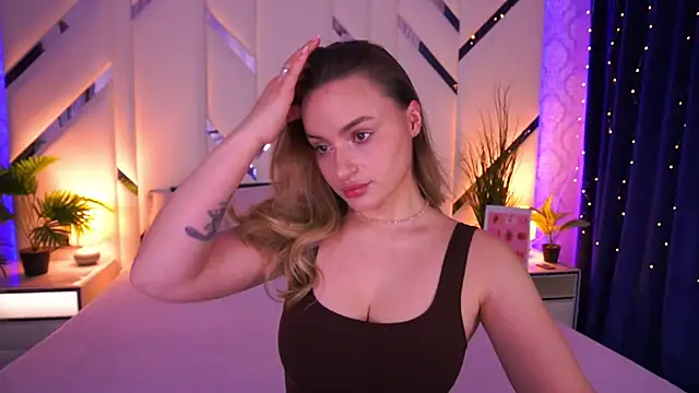 Snapshot of LindsieGreyy chatting on February 27, 2026, 8:25 am LindsieGreyy online show from February 27, 2026, 8:25 am