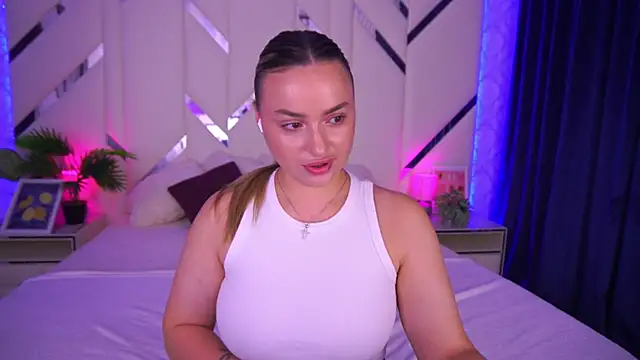 LindsieGreyy online show from October 1, 2025, 6:29 am