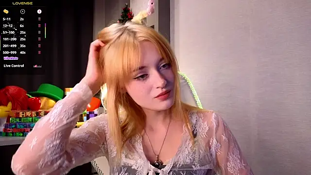 Hisoka akerley online show from September 21, 2025, 6:35 pm