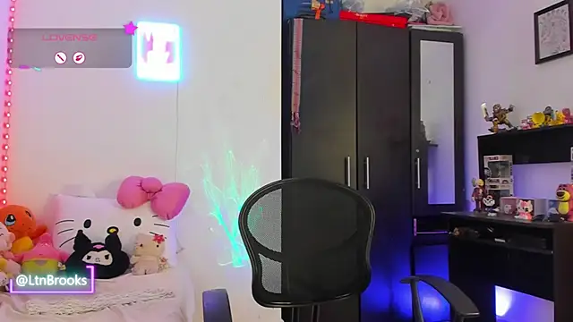 Annaa Brooks online show from November 7, 2025, 11:26 am