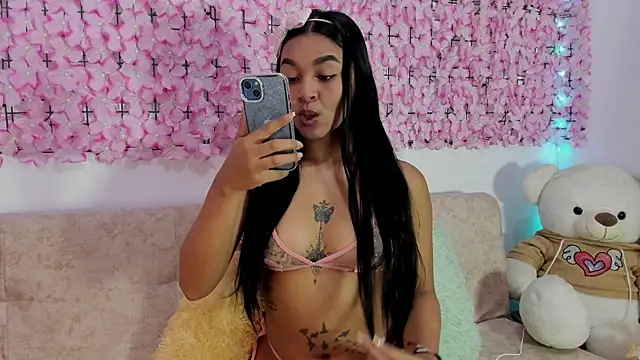 Lynda Bonnie online show from October 25, 2025, 12:39 pm