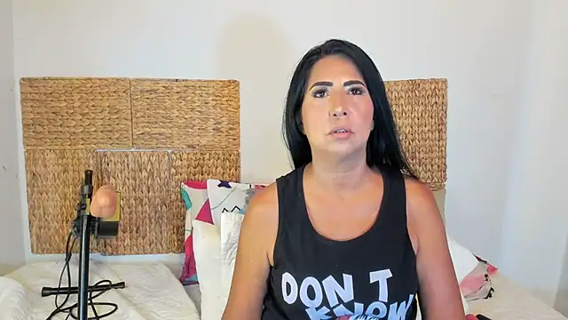 Jackiehmilf52 online show from July 13, 2026, 1:43 pm