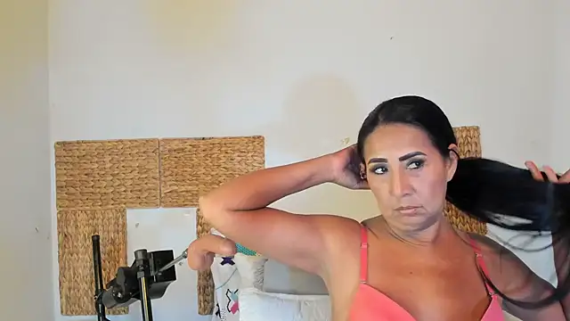 Jackiehmilf52 online show from August 5, 2026, 1:43 am