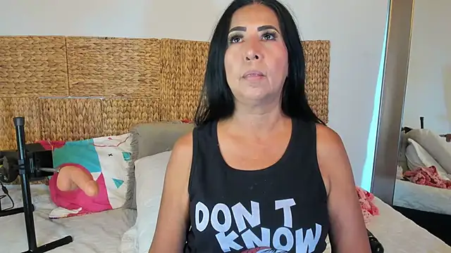 Jackiehmilf52 online show from June 6, 2026, 1:27 pm