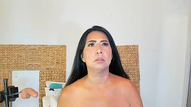 Jackiehmilf52 online show from August 2, 2026, 2:04 pm