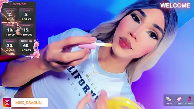 emelly horny  online show from October 11, 2025, 7:15 pm