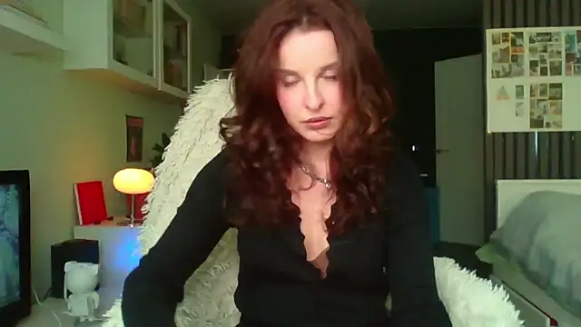 MollyBer online show from June 15, 2026, 3:23 pm