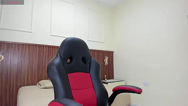 MELINAMARTINS online show from September 26, 2025, 7:21 pm