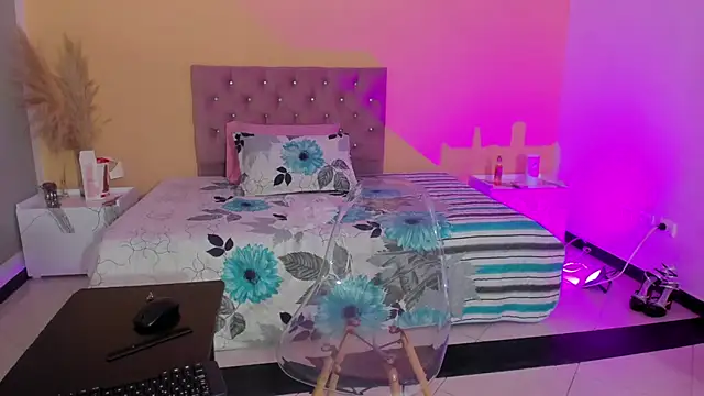 Snapshot of cristal_crossfitx chatting on September 17, 2025, 10:17 am cristal crossfitx online show from September 17, 2025, 10:17 am