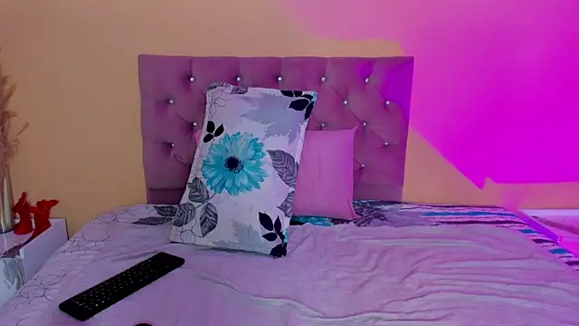 Snapshot of cristal_crossfitx chatting on September 22, 2025, 10:21 am cristal crossfitx online show from September 22, 2025, 10:21 am