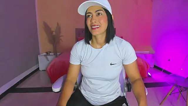 Snapshot of cristal_crossfitx chatting on October 24, 2025, 10:25 am cristal crossfitx online show from October 24, 2025, 10:25 am