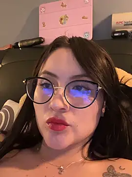 ValentinaOrtiz3 online show from June 6, 2026, 12:05 am