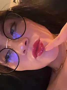 ValentinaOrtiz3 online show from June 25, 2026, 11:43 pm