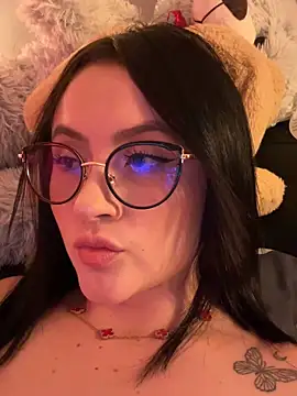 Snapshot of ValentinaOrtiz3 chatting on March 9, 2026, 10:35 pm ValentinaOrtiz3 online show from March 9, 2026, 10:35 pm