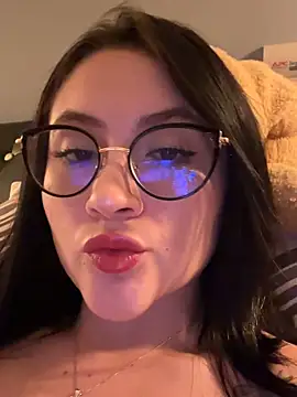 Snapshot of ValentinaOrtiz3 chatting on April 8, 2026, 1:29 am ValentinaOrtiz3 online show from April 8, 2026, 1:29 am