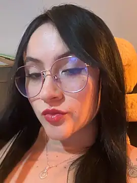 ValentinaOrtiz3 online show from November 9, 2025, 1:53 am