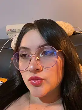 ValentinaOrtiz3 online show from October 12, 2025, 12:23 am