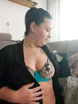 justtess online show from March 21, 2025, 8:17 am