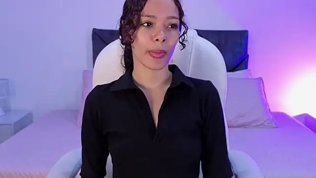 sara sharma  online show from October 15, 2025, 2:03 pm