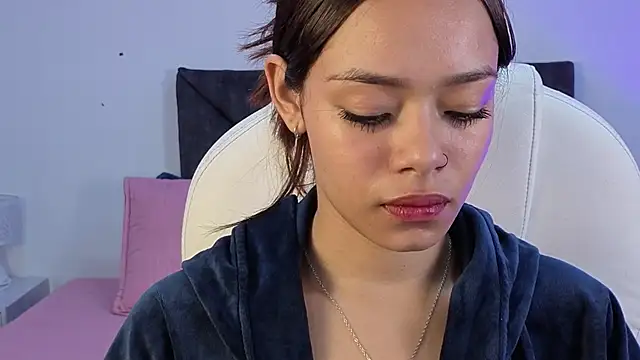 sara sharma  online show from November 15, 2025, 2:10 pm