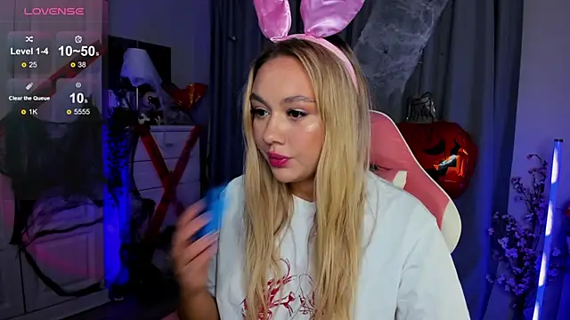  Loneve   online show from October 30, 2025, 1:53 pm