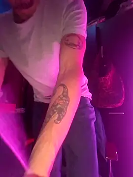 Snapshot of Chris_MaVe_ chatting on January 8, 2026, 5:13 am Chris MaVe online show from January 8, 2026, 5:13 am