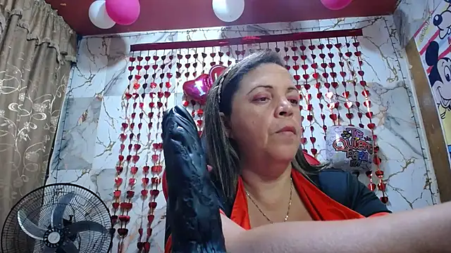 Snapshot of alina_maturehot chatting on February 14, 2026, 9:31 am alina maturehot online show from February 14, 2026, 9:31 am