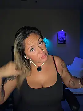 bossyroxy84 online show from November 23, 2025, 5:17 am