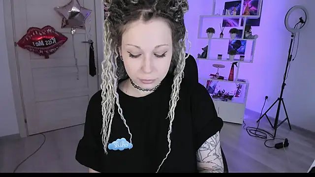 HoneySallyMoore online show from September 14, 2025, 12:27 pm