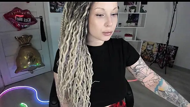 HoneySallyMoore online show from May 1, 2026, 6:46 pm