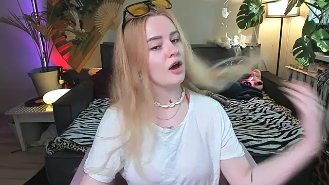 Alexa Pirs online show from May 25, 2026, 2:49 pm