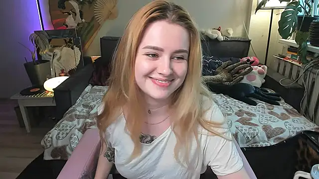 Alexa Pirs online show from April 25, 2026, 2:14 pm