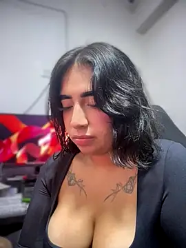 Scarlett-LS online show from November 3, 2025, 1:22 am