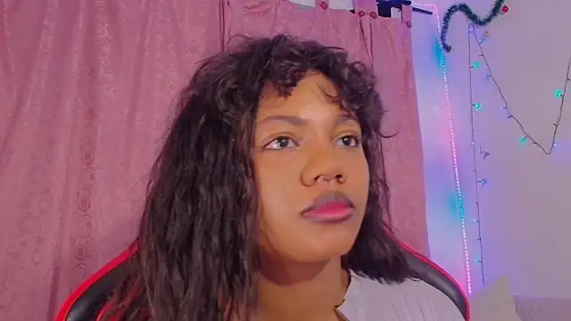 Daphnewalker   online show from December 19, 2025, 10:50 am