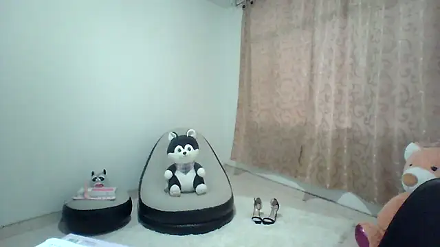 Hanna latinaa online show from March 14, 2025, 11:11 pm