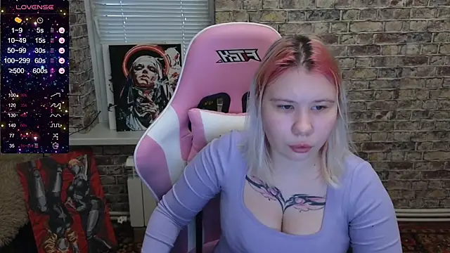 Little kitsune1707 online show from November 23, 2025, 7:18 am