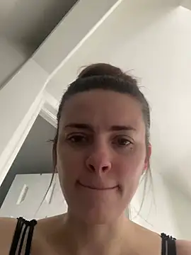 Snapshot of CecilGreen chatting on March 17, 2025, 1:29 pm CecilGreen online show from March 17, 2025, 1:29 pm